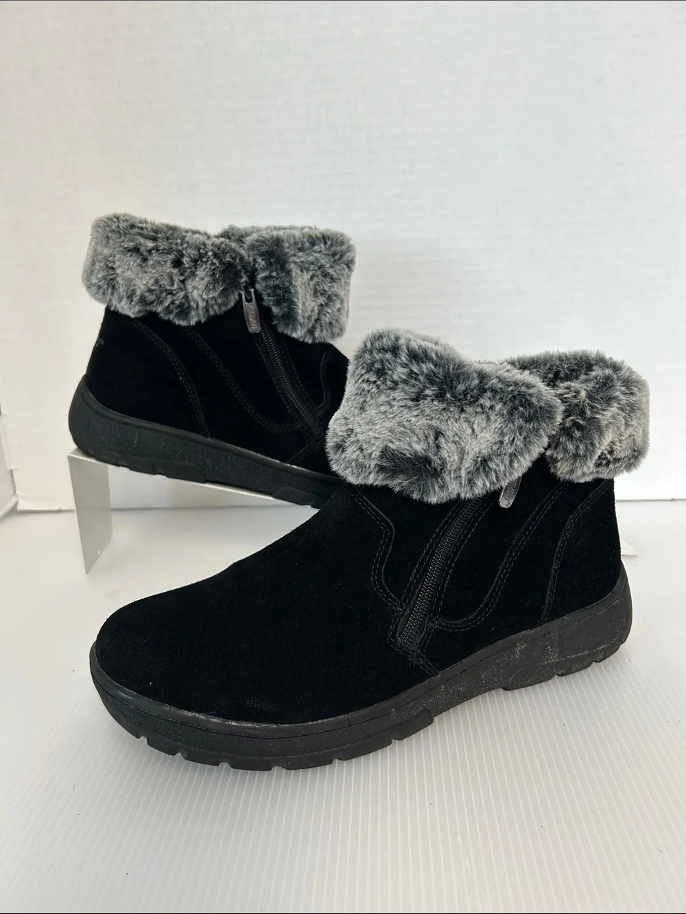 Khombu “Jessica” Black Suede Zip Ankle Boots Grey Faux Fur Collar Womens 10